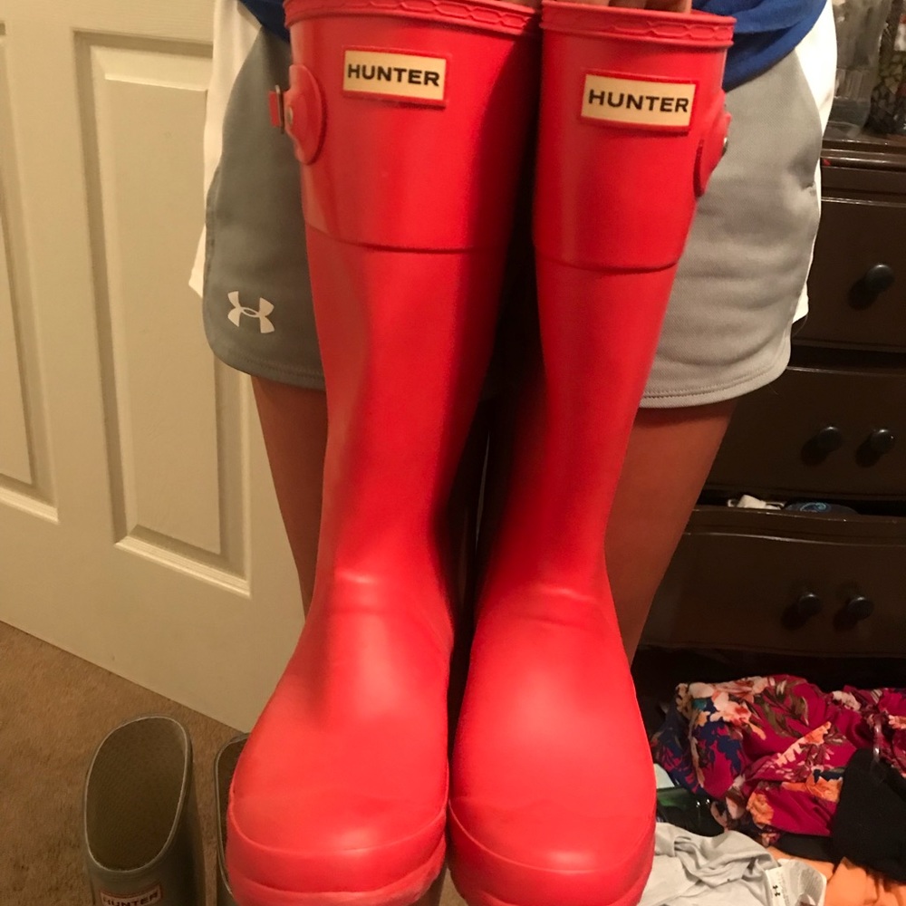Kids hunter boots fit like a women’s size 6